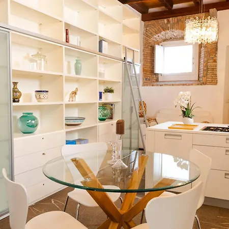 In Pieno Centro Storico Con Parcheggio Gratuito Incluso. 公寓 乌迪内