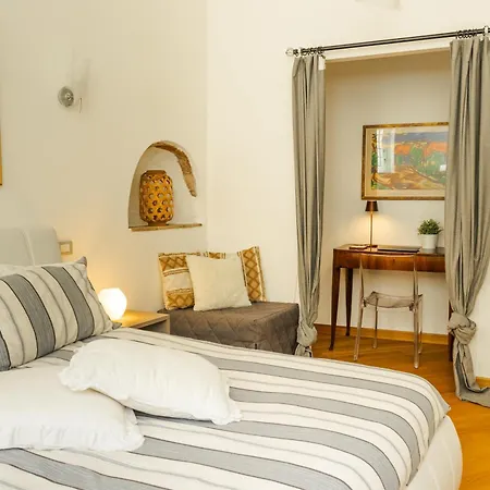 In Pieno Centro Storico Con Parcheggio Gratuito Incluso.