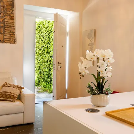 In Pieno Centro Storico Con Parcheggio Gratuito Incluso.