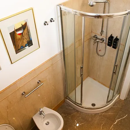 In Pieno Centro Storico Con Parcheggio Gratuito Incluso. 公寓